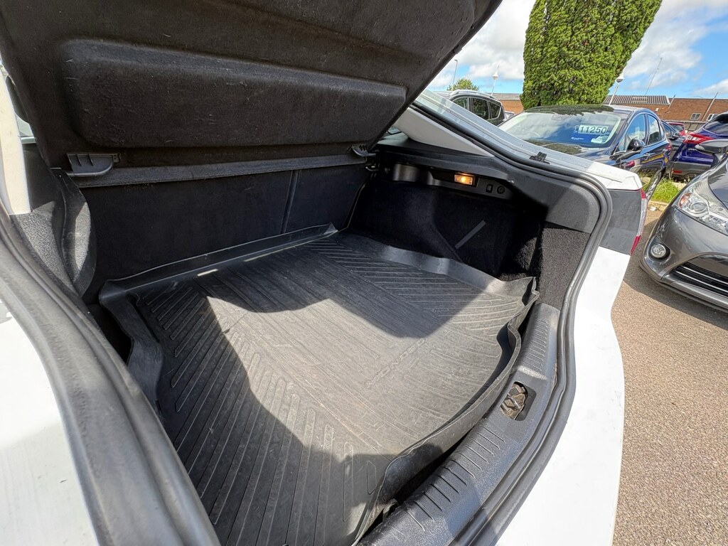 Ford Mondeo Hatchback Silver #26