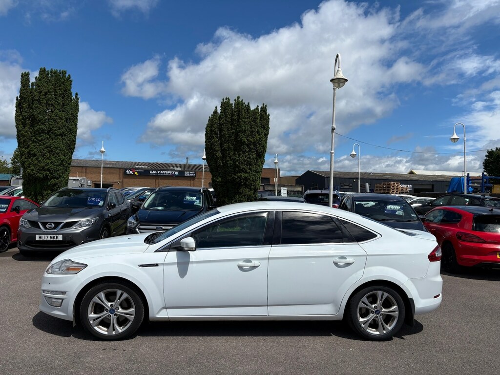 Ford Mondeo Hatchback Silver #19