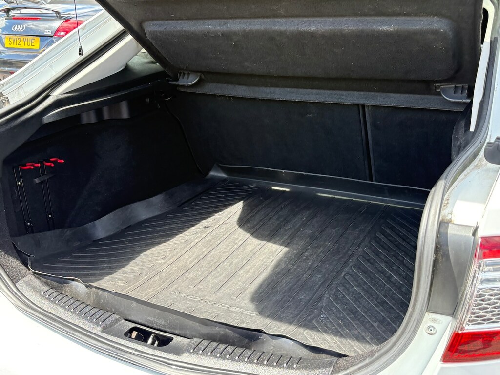 Ford Mondeo Hatchback Silver #25
