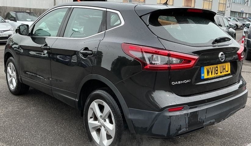 Nissan Qashqai 1.2 Dig-t Acenta Smart Vision Ulez Dab WV18UHJ Black #2