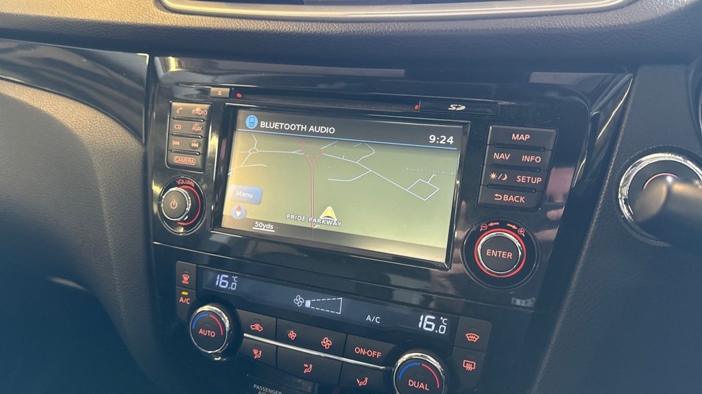 Nissan Qashqai 1.5 Dci Tekna Panroof Nav Camera 10 S Red #3