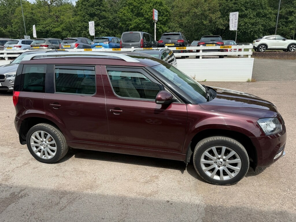 Skoda Yeti 2.0 Tdi Cr Se L Red #4