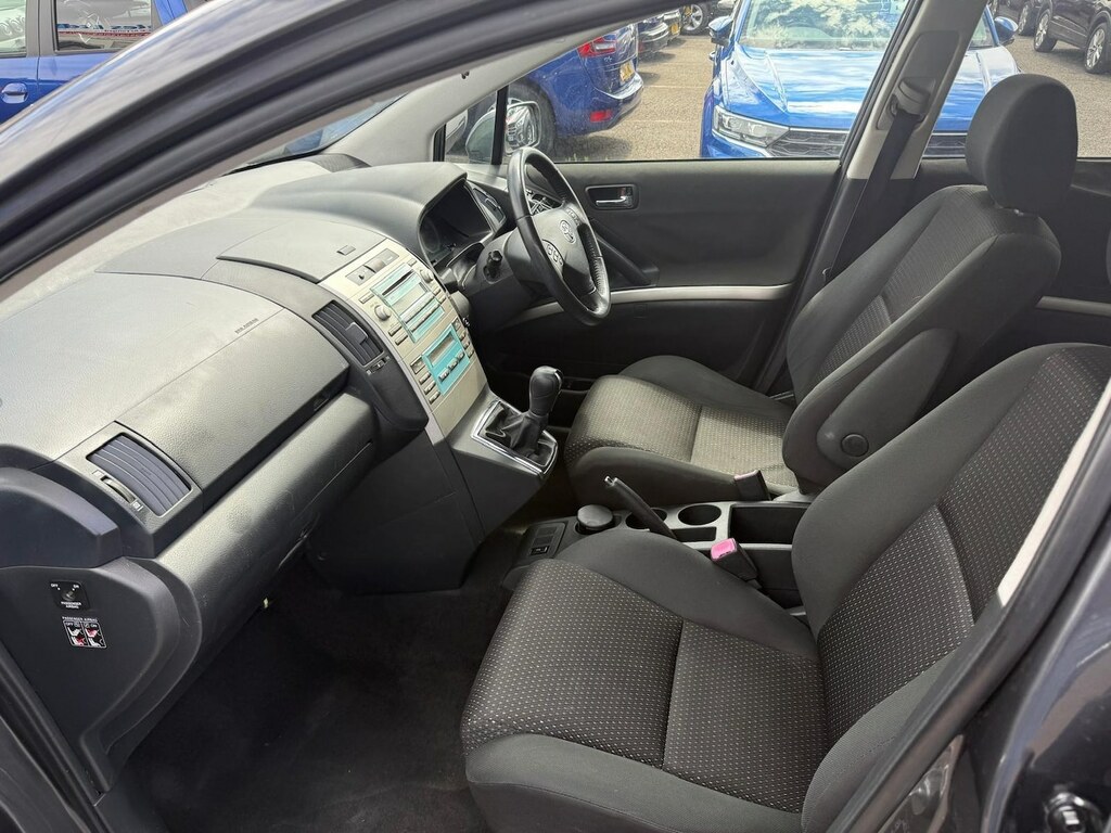 Toyota Verso 2.2 D-4d Sr Silver #8