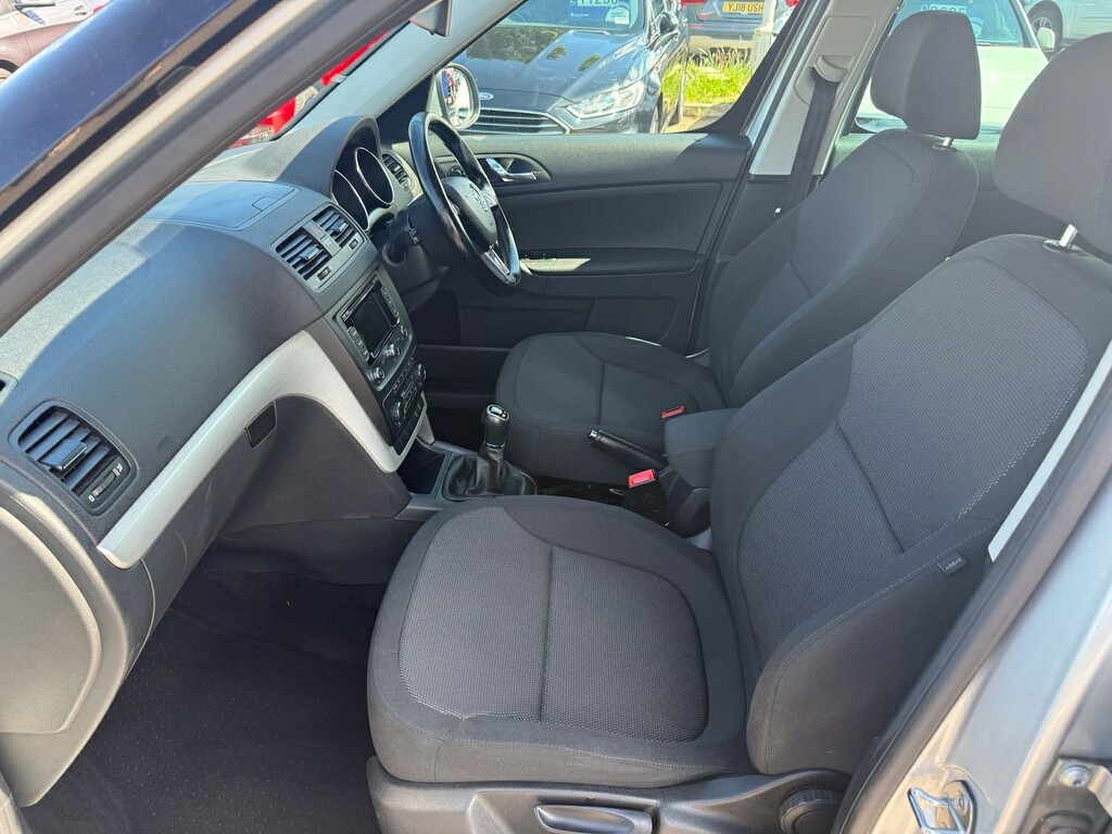 Skoda Yeti 2.0 Tdi Cr Se Red #8