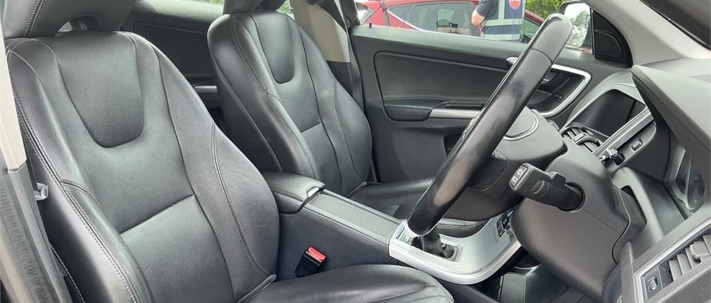 Volvo XC60 D4 190 Se Nav Leather 35 Tax 9 Services Black #3