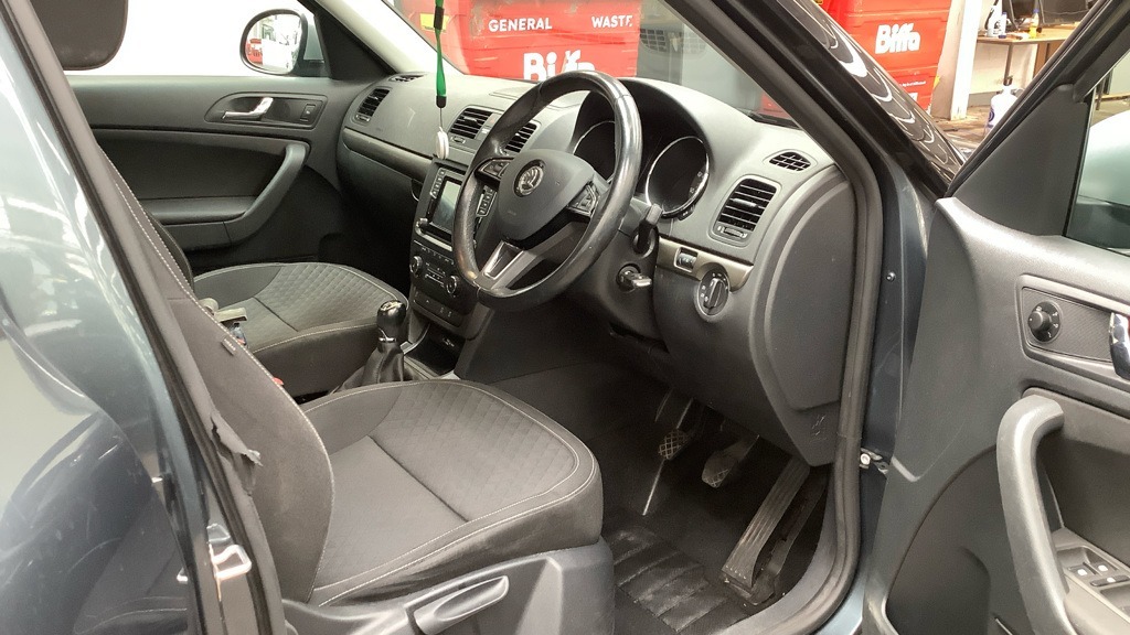Skoda Yeti Suv 1.2 Tsi Se 201717 Silver #11