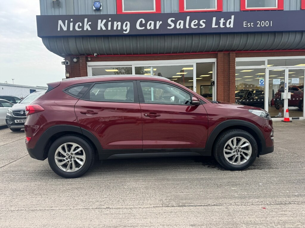 Hyundai Tucson  White #7