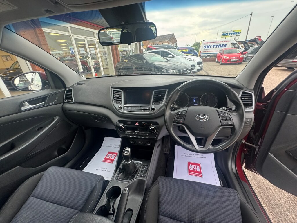 Hyundai Tucson  White #13