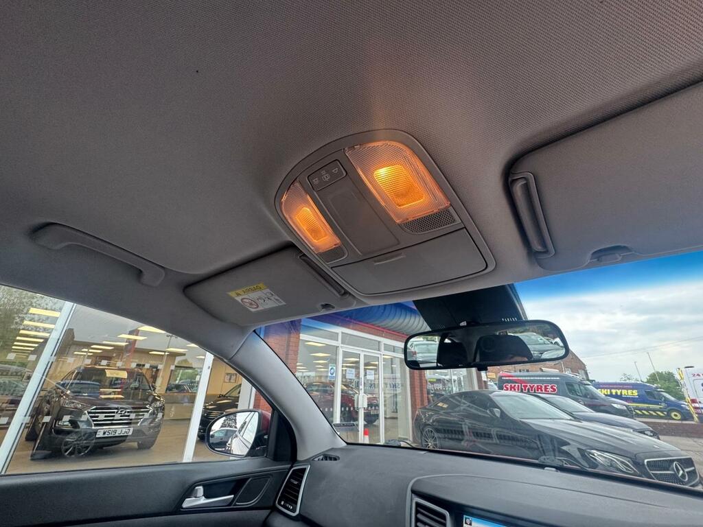 Hyundai Tucson  White #24