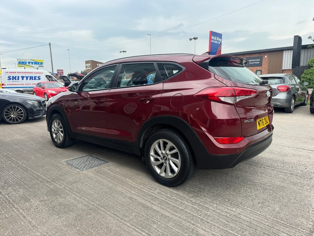 Hyundai Tucson 1.7 Crdi Blue Drive Se Nav 2Wd Red #2
