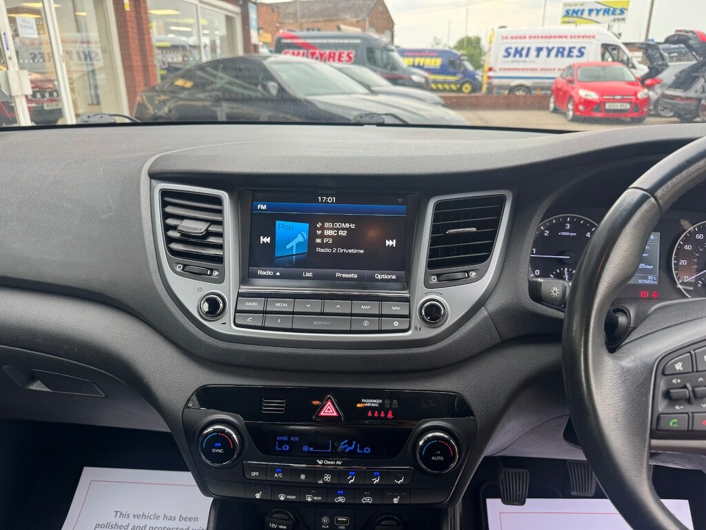 Hyundai Tucson  White #17