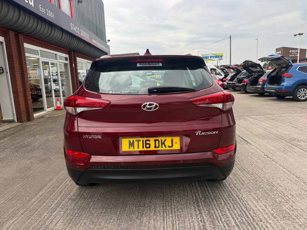 Hyundai Tucson  White #10