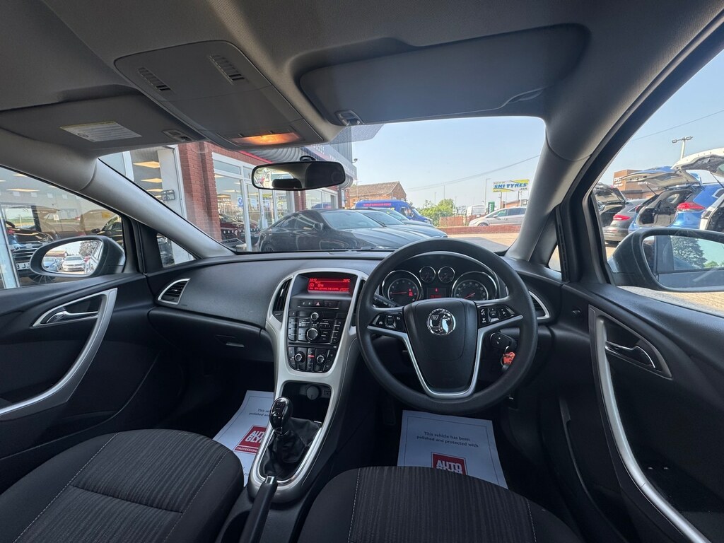 Vauxhall Astra Hatchback Silver #13