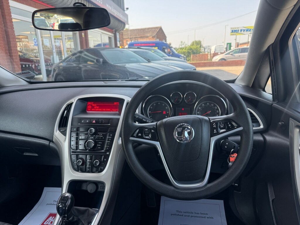 Vauxhall Astra Hatchback Silver #19