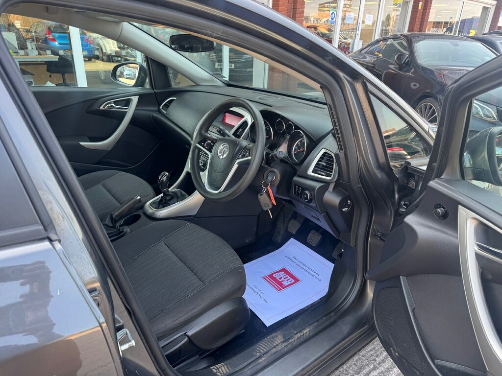 Vauxhall Astra Hatchback Silver #12
