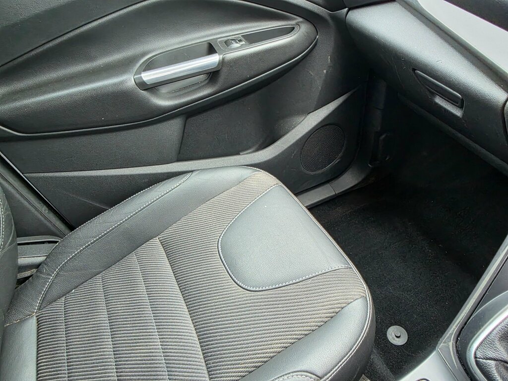 Ford Kuga 2.0 Tdci Titanium Suv 2Wd Euro 6 WM15DYD White #5