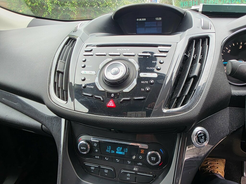Ford Kuga 2.0 Tdci Titanium Suv 2Wd Euro 6 WM15DYD White #4