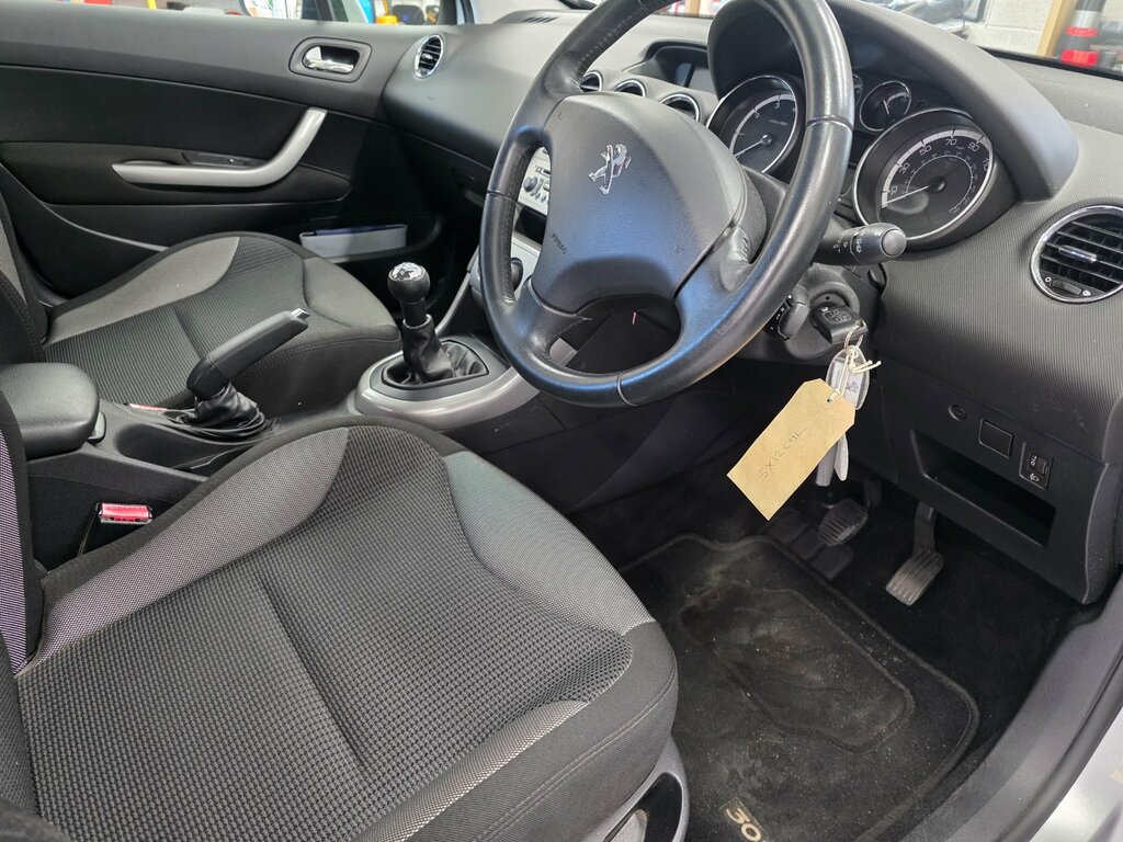 Peugeot 308 Hatchback Hdi Access 2012 Silver #18
