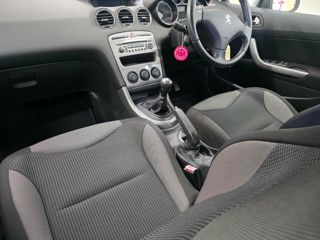 Peugeot 308 Hatchback Hdi Access 2012 Silver #12