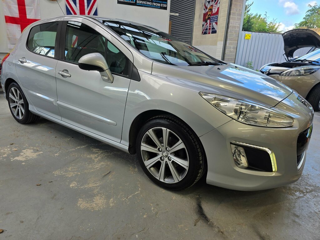 Peugeot 308 Hatchback Hdi Access 2012 Silver #8