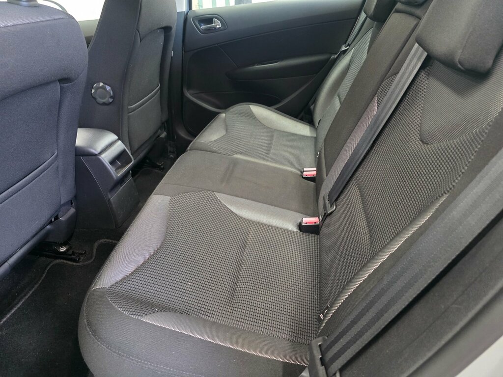 Peugeot 308 Hatchback Hdi Access 2012 Silver #16
