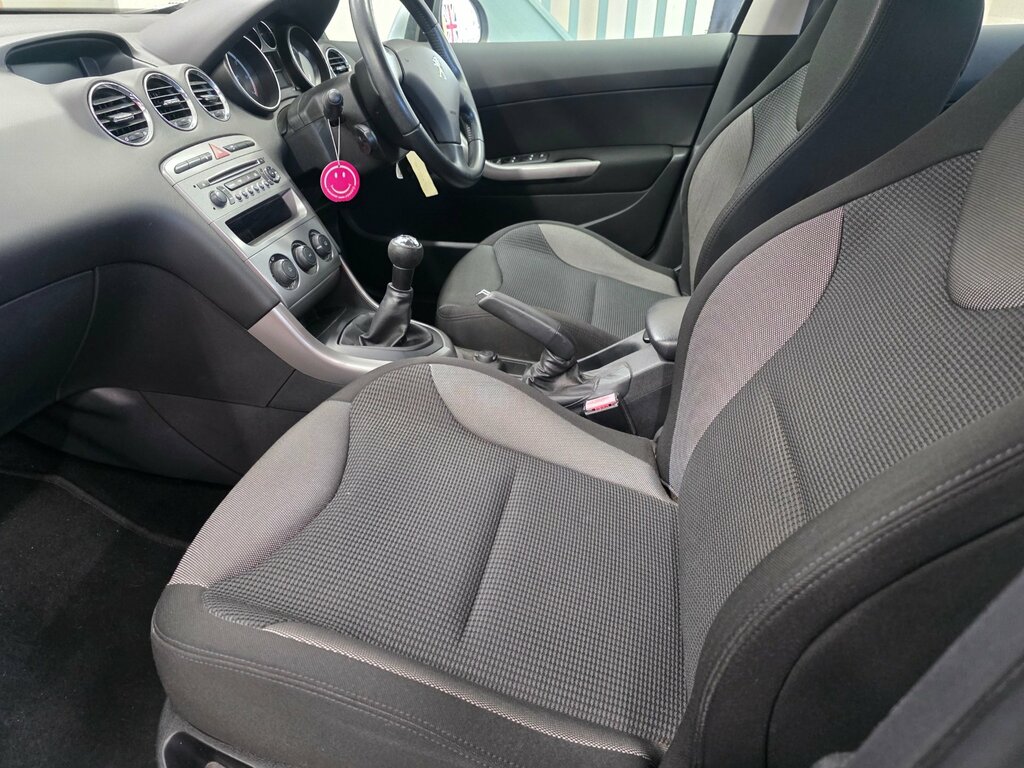 Peugeot 308 Hatchback Hdi Access 2012 Silver #11