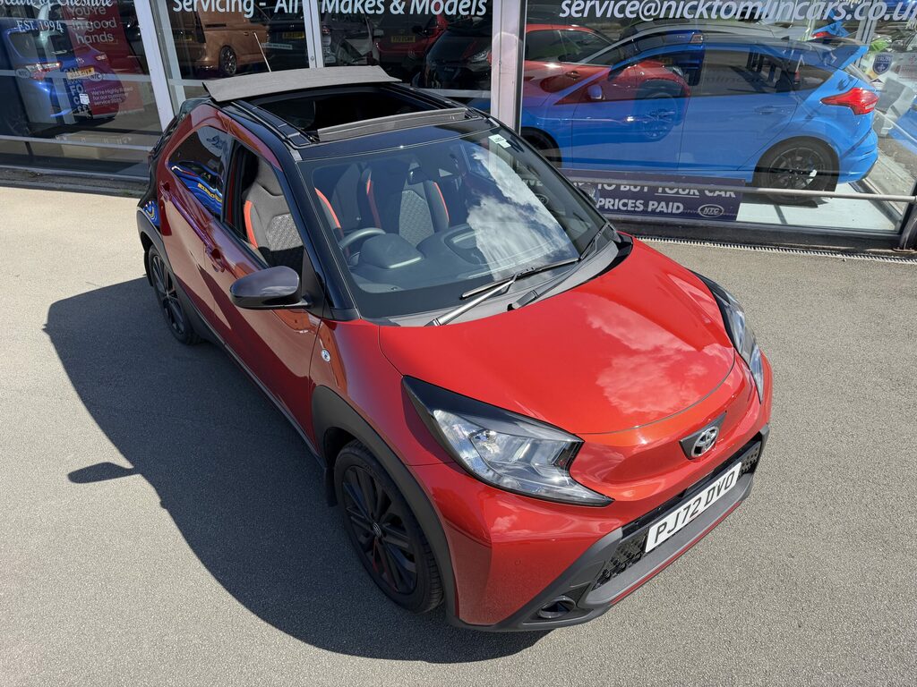 Toyota Aygo X Petrol Red #4