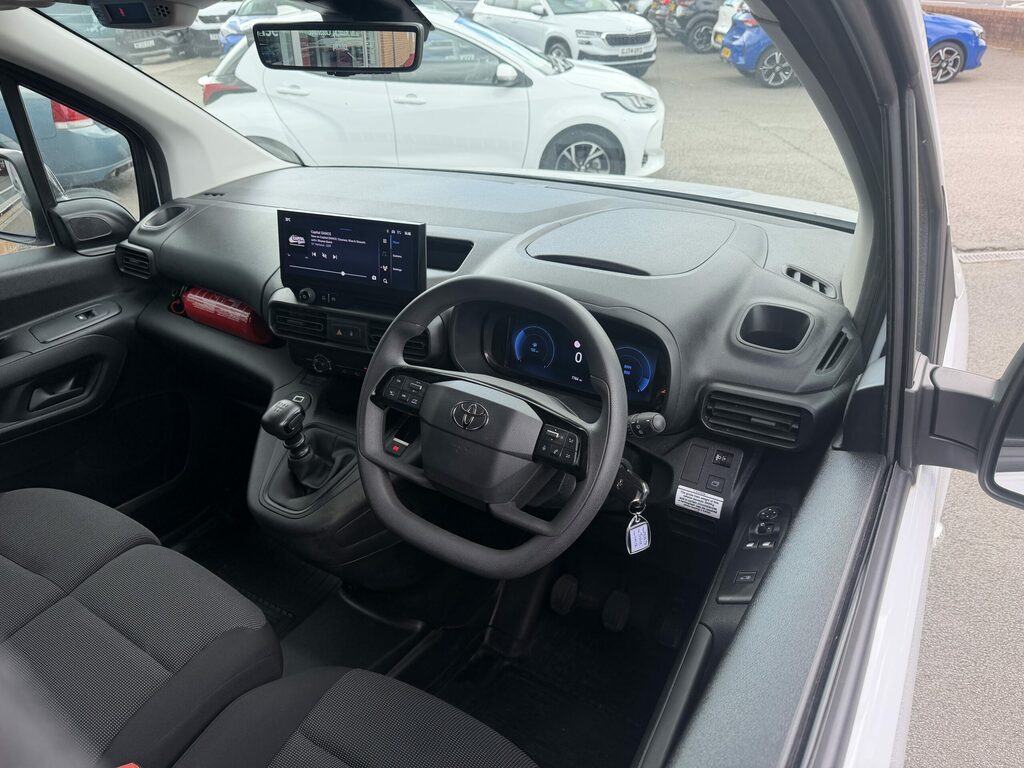 Toyota Proace City Diesel White #6