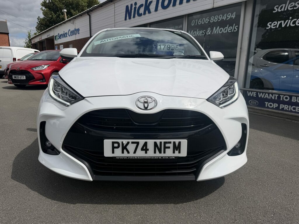 Toyota Yaris Hybrid PK74NFM White #2