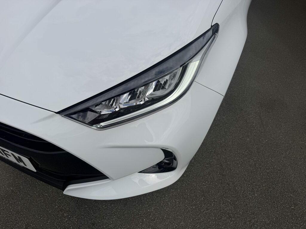 Toyota Yaris Hybrid PK74NFM White #3