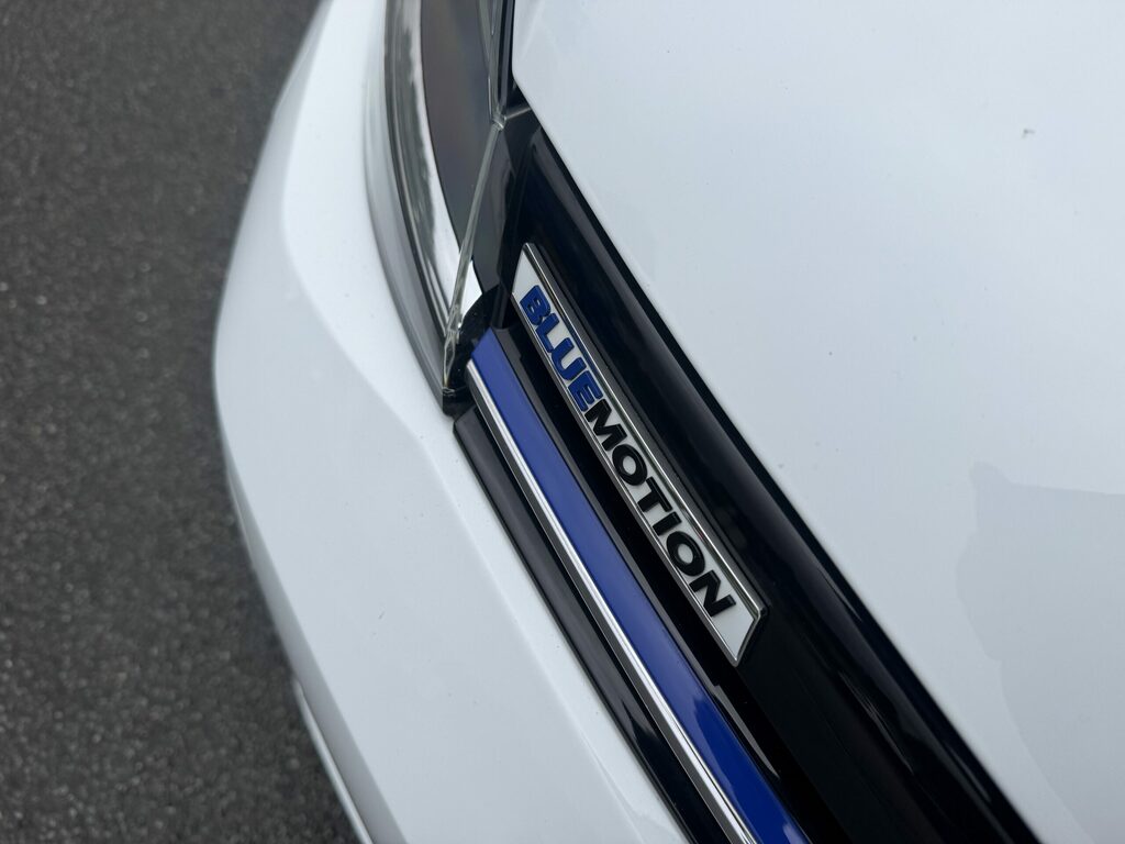 Volkswagen Golf Petrol DK18XKZ White #4