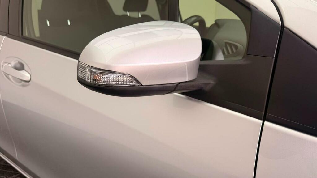 Toyota Yaris Excel White #32