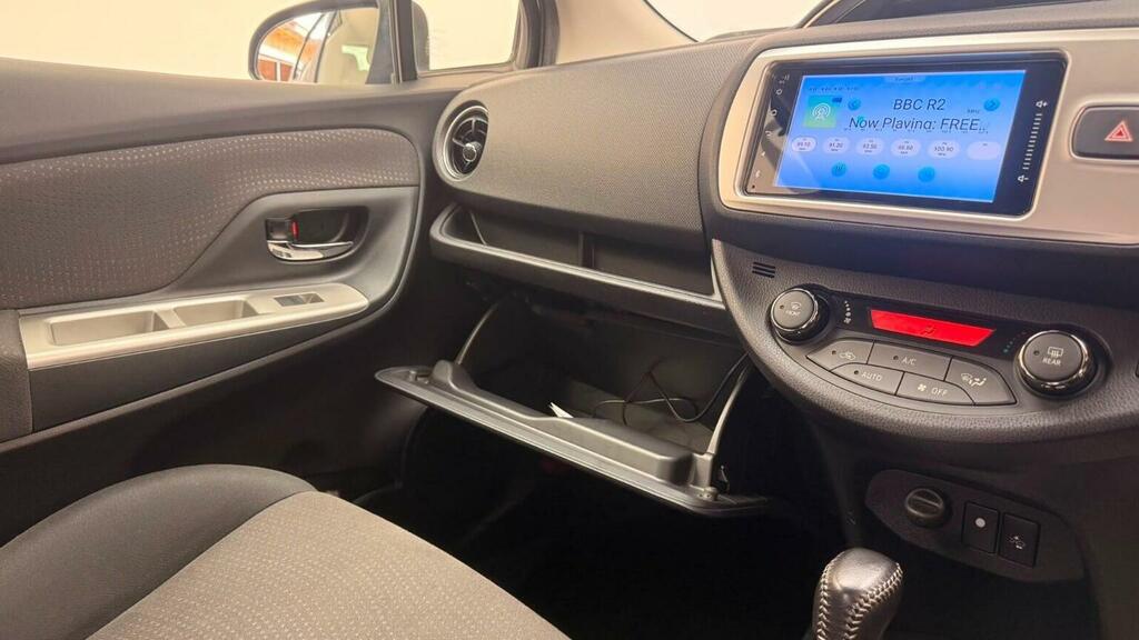Toyota Yaris Excel White #44