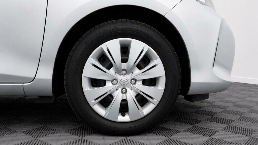 Toyota Yaris Excel White #25