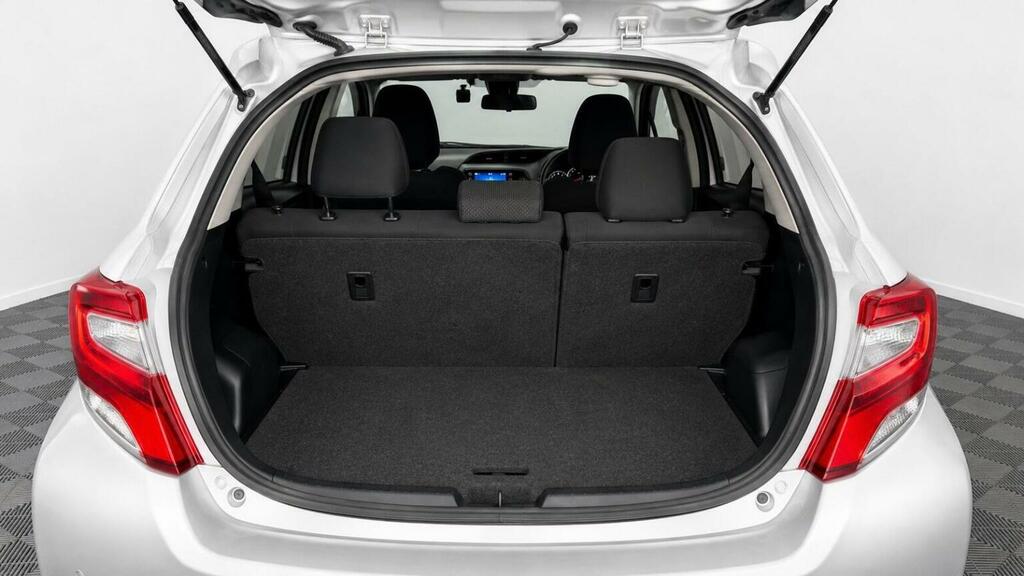 Toyota Yaris Excel White #33
