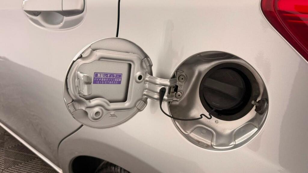 Toyota Yaris Excel White #24