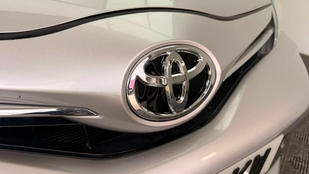 Toyota Yaris Excel White #39