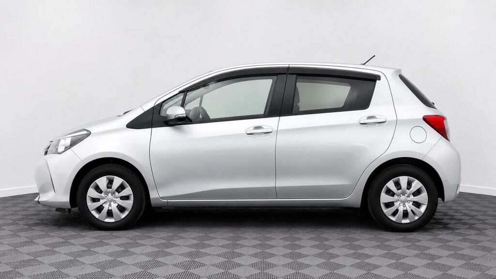 Toyota Yaris Excel White #8