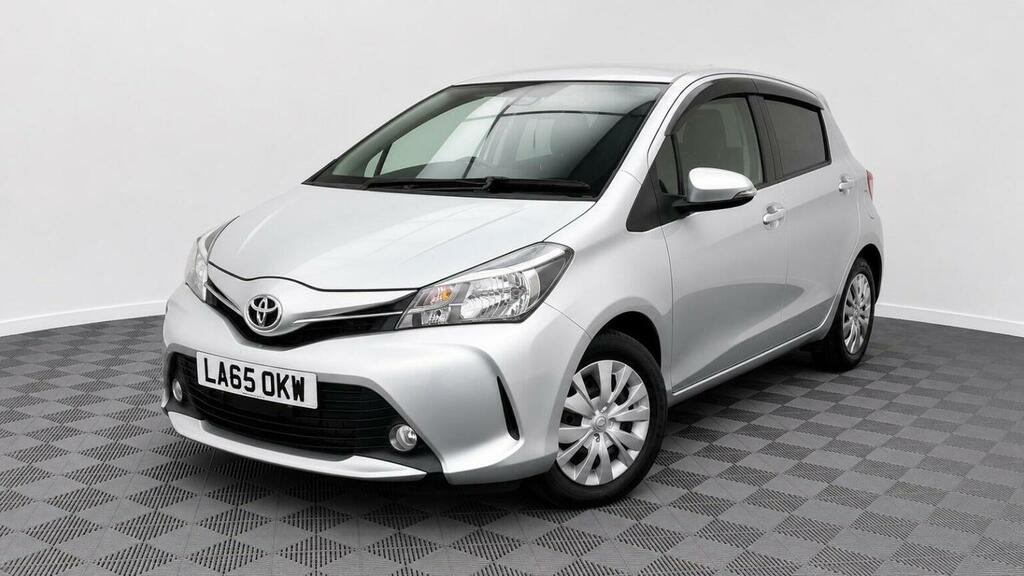 Toyota Yaris Excel White #7