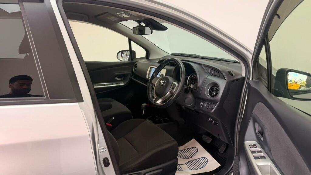 Toyota Yaris Excel White #15