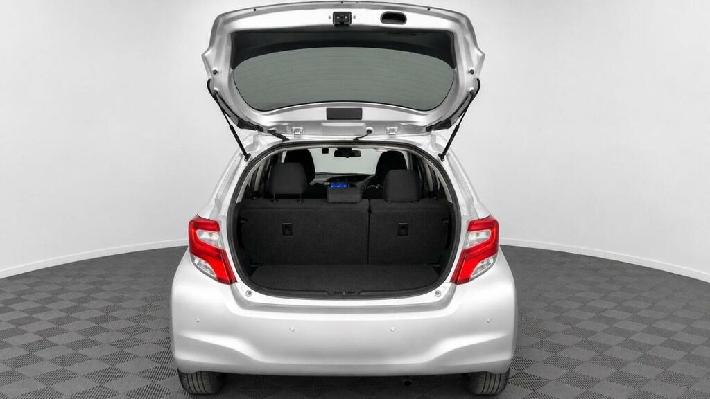 Toyota Yaris Excel White #34