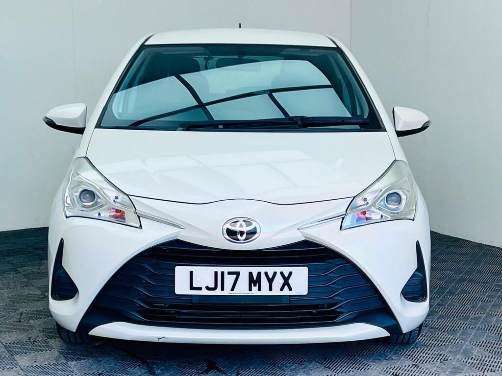 Toyota Yaris 1.5 Vvt-h Icon Tech E-cvt Euro 6 Ss 20171 LJ17MYX White #2