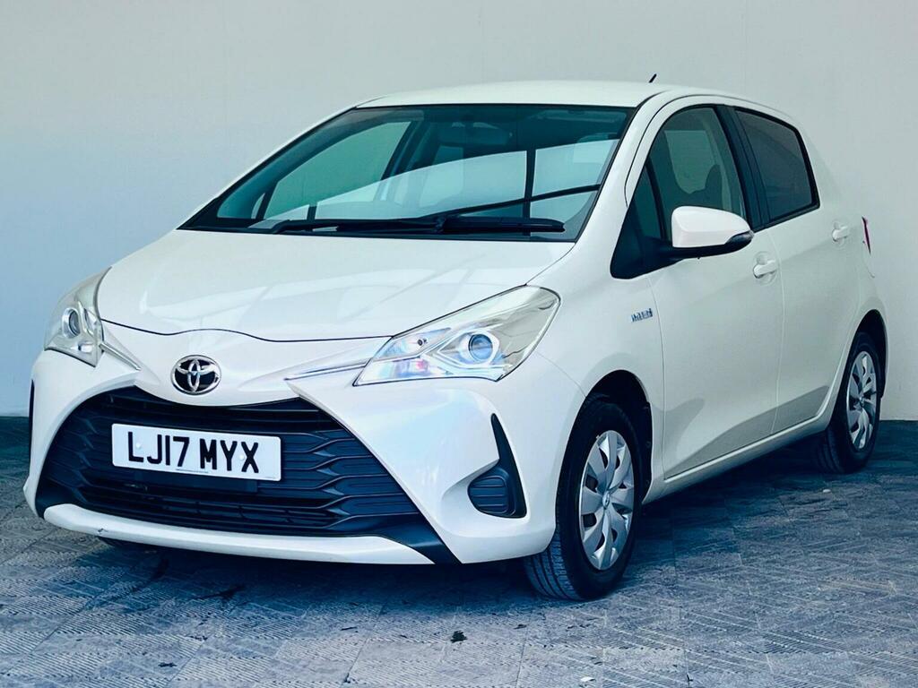 Toyota Yaris 1.5 Vvt-h Icon Tech E-cvt Euro 6 Ss 20171 LJ17MYX White #3