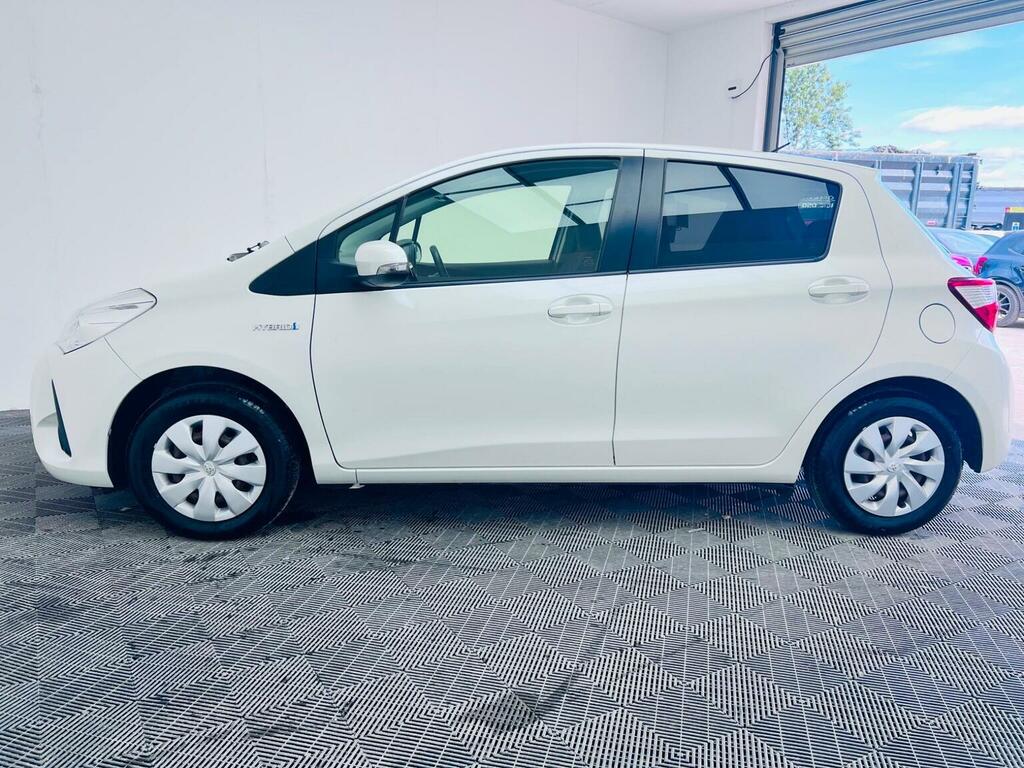 Toyota Yaris 1.5 Vvt-h Icon Tech E-cvt Euro 6 Ss 20171 LJ17MYX White #5