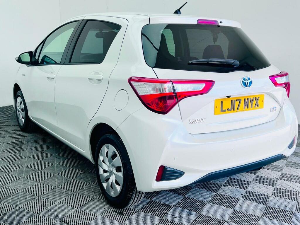 Toyota Yaris 1.5 Vvt-h Icon Tech E-cvt Euro 6 Ss 20171 LJ17MYX White #4