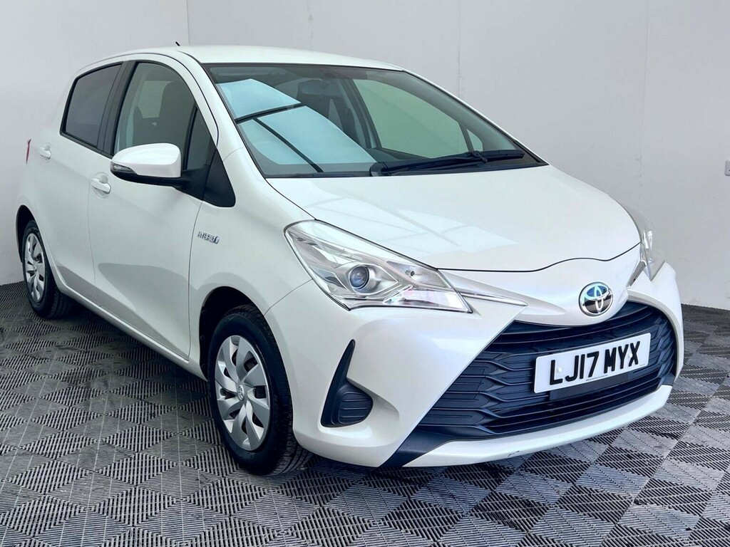 Toyota Yaris 1.5 Vvt-h Icon Tech E-cvt Euro 6 Ss 20171 LJ17MYX White