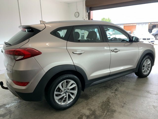 Hyundai Tucson 2.0 Crdi Blue Drive White #4