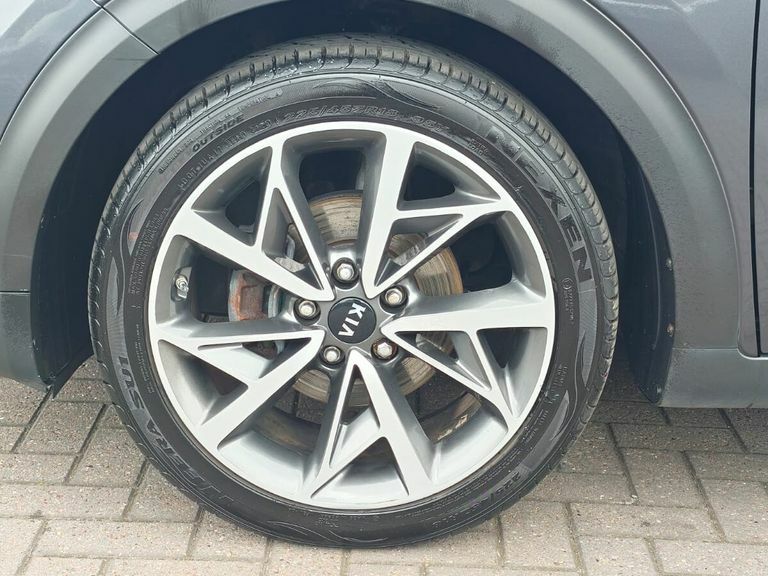 Kia Niro 2 White #10
