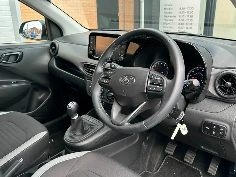 Hyundai I10 Hatchback White #22