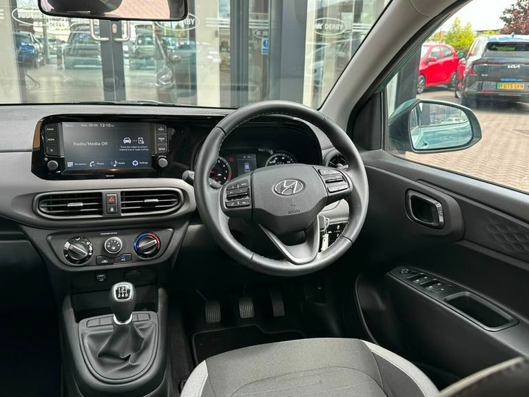Hyundai I10 Hatchback White #18